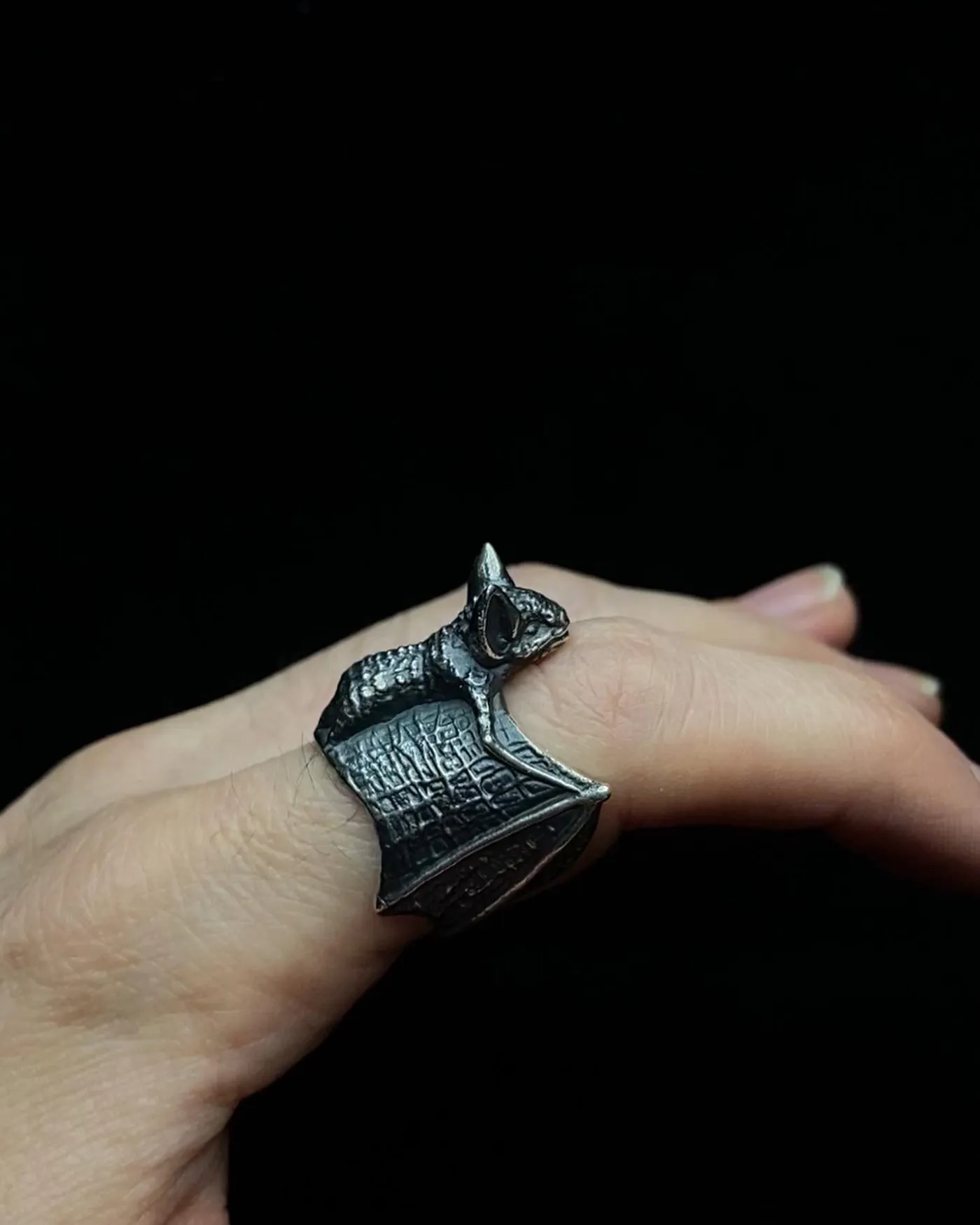 Anillo murciélago ajustable