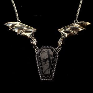 Colgante Ataud y Alas de Murcielago